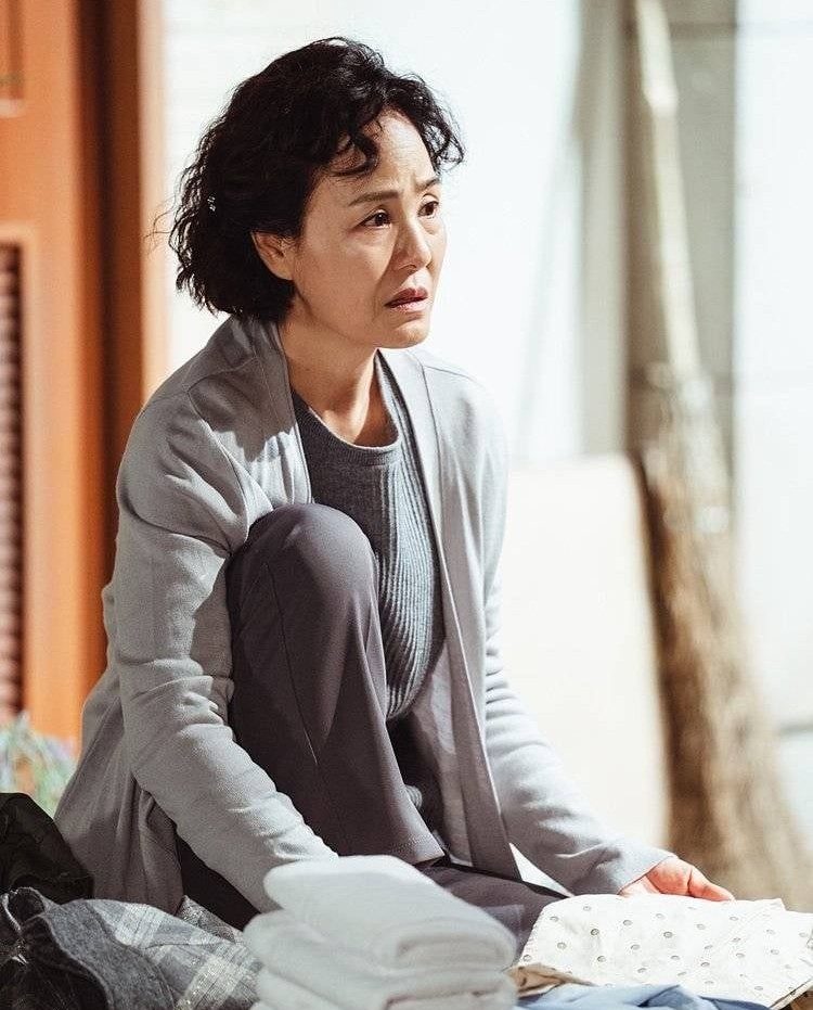 MẸ VÀ BA KẺ VÔ ƠN