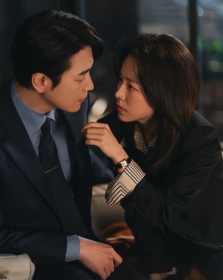 KỶ NIỆM 3 NĂM NGÀY CƯỚI, CHỒNG DẪN TÌNH CŨ VỀ